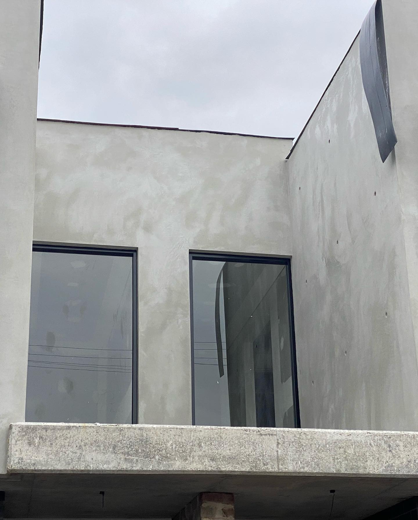 Glare & Heat Issues? Expert Office Window Tinting in Narrabeen